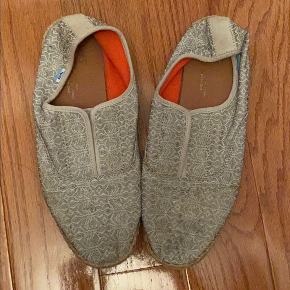 Toms! - Picture 2 of 3